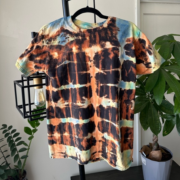 Reverse tie dye t-shirt selling - Picture 1 of 2